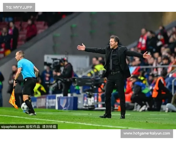 罗德里戈赛后拥抱阿隆索：我们仍支持主帅，团结才能度过难关